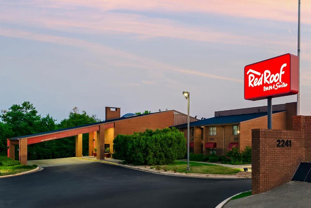 Red Roof Inn & Suites Lexington - Hamburg